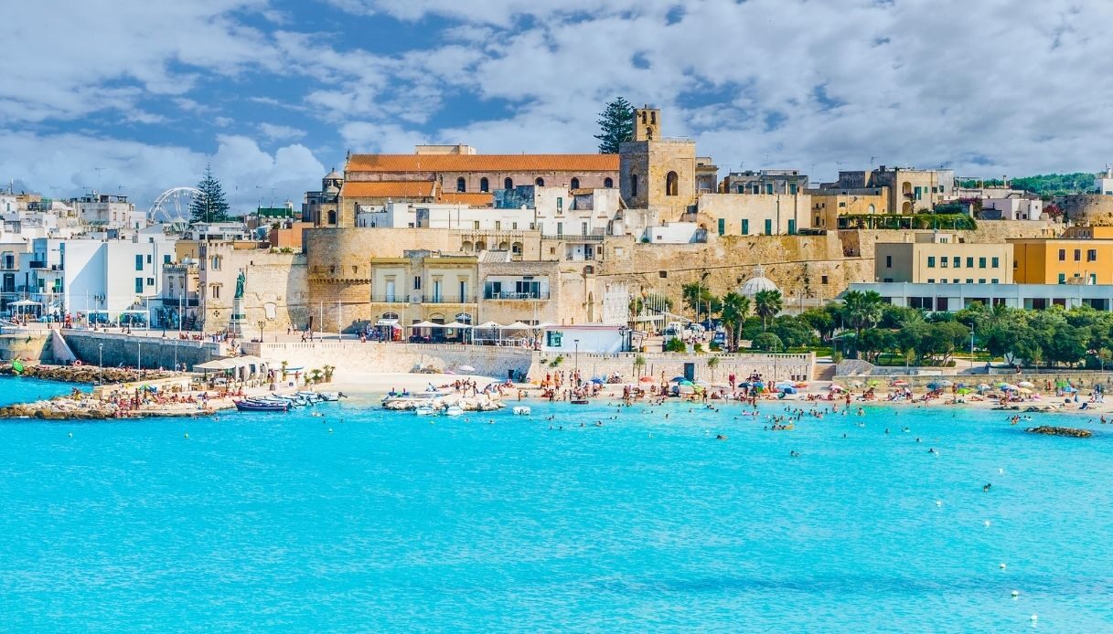 Il borgo di Otranto visto dalla baia